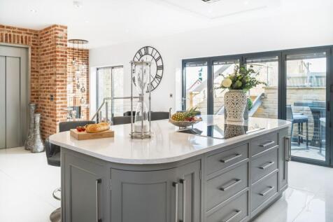 Central kitchen island