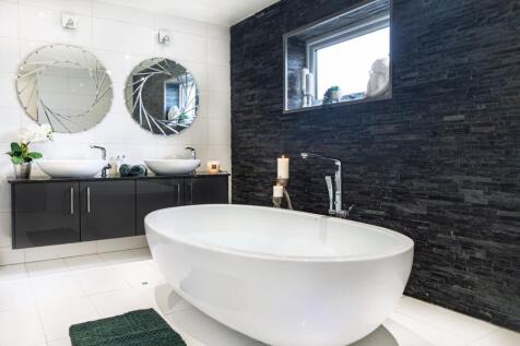 Master en-suite with free standing bath and shower