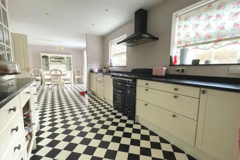 Kitchen Diner.JPG