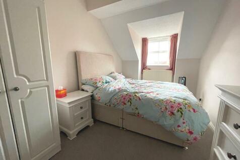 Bedroom .JPG