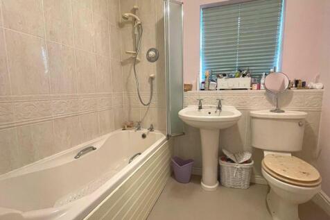 Bathroom.JPG