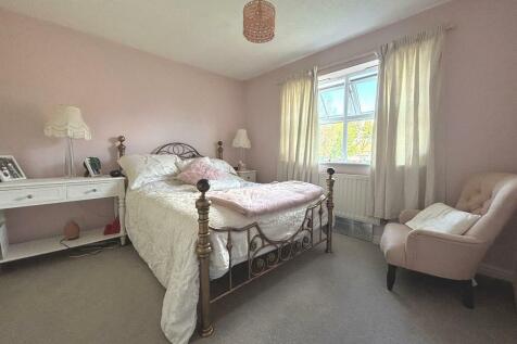 Bedroom .JPG