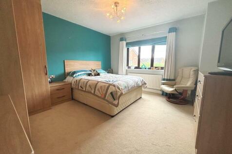 Master Bedroom.JPG