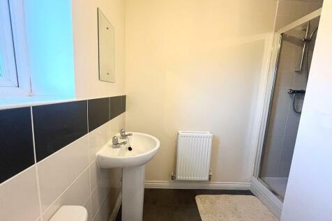 Ensuite Bed Two.JPG