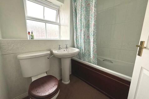 Bathroom.JPG