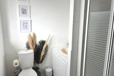 Ensuite.JPG