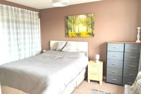 Master Bedroom.JPG