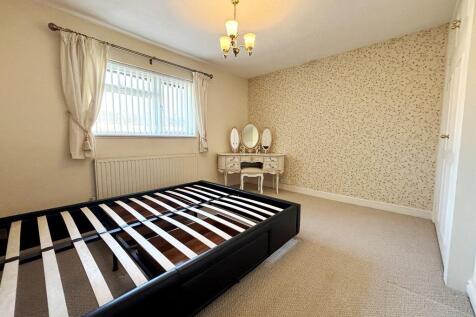 Master Bedroom.JPG