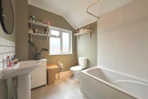 Bathroom.JPG