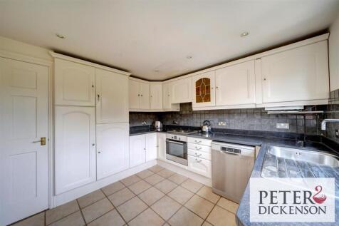 1 Owlets End kitchen 2.jpg