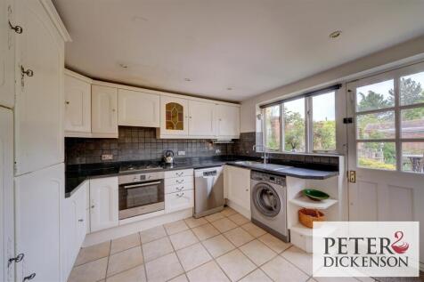 1 Owlets End kitchen.jpg