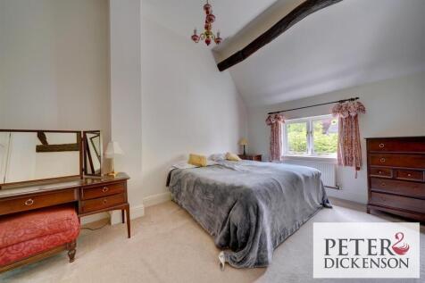 1 Owlets End master bedroom.jpg