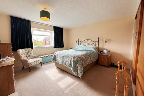 Master Bedroom.JPG