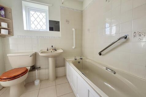 Bathroom.JPG