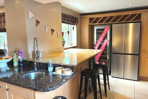 Kitchen 2.JPG