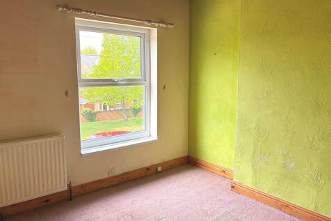 Bedroom 2.JPG