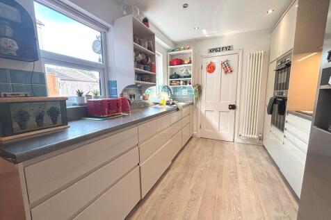Kitchen 2.JPG