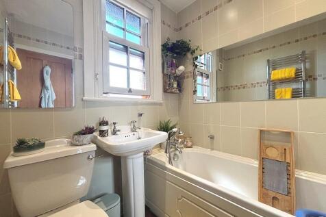 Bathroom.JPG