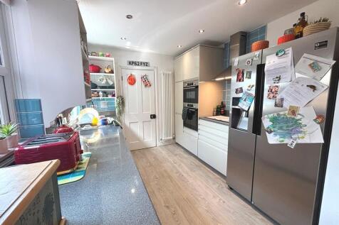 Kitchen.JPG