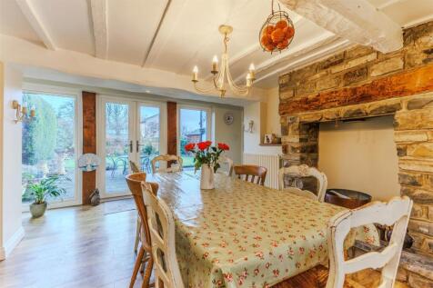 Dining Area.jpg