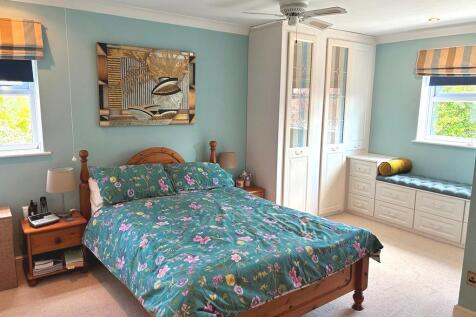 Master Bedroom.JPG