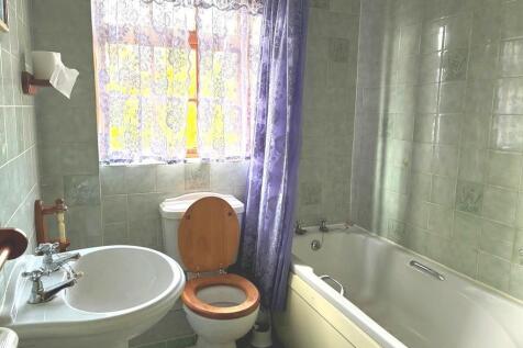 Bathroom.JPG