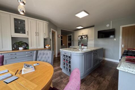 Kitchen Breakfast Room (1).JPG