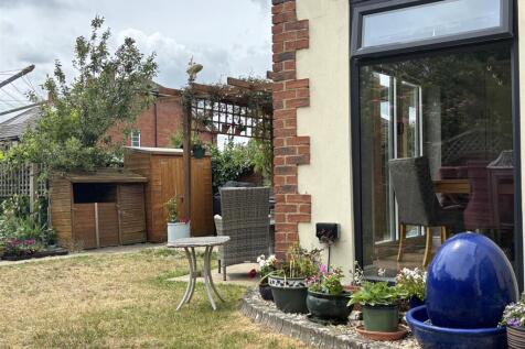 Rear Garden (3).JPG
