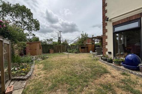 Rear Garden 2.JPG