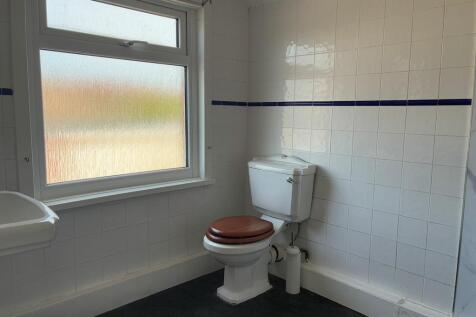 Shower Room.JPG
