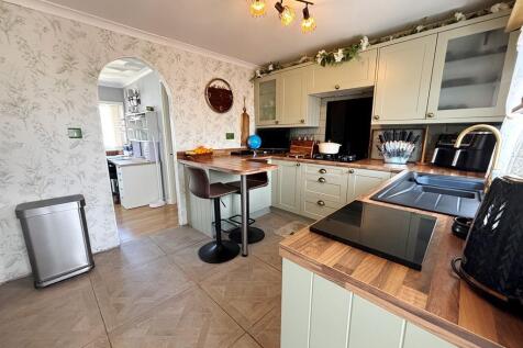 Kitchen (2).JPG