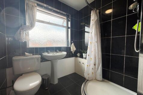 Bathroom.JPG