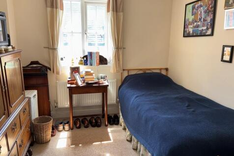 Bedroom.JPG