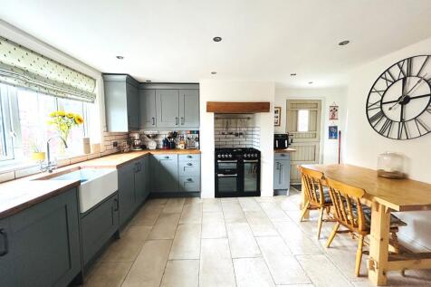 Kitchen (2).JPEG