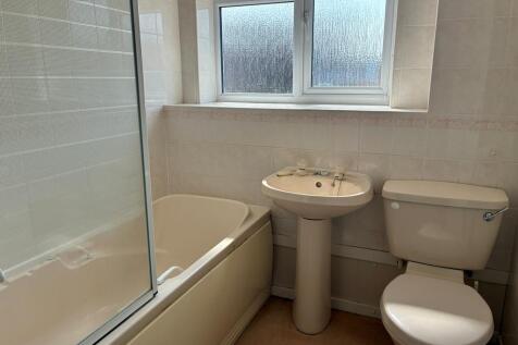 Bathroom (2).JPEG