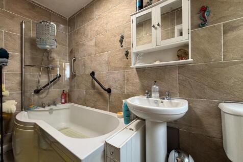 Downstairs Showertoom