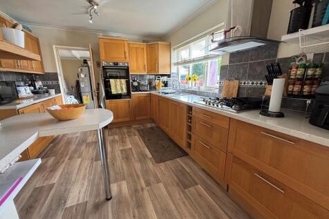 Kitchen.JPG