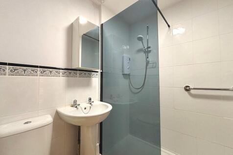 Bathroom.JPG
