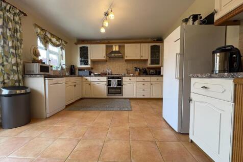 Kitchen Diner (2).jpeg