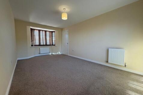 15 Poppy Close Lounge.jpg