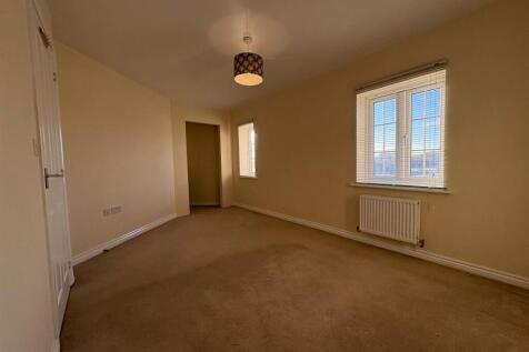 15 Poppy Close bedroom.jpg