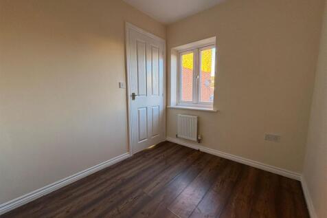 15 Poppy Close bedroom 2.jpg