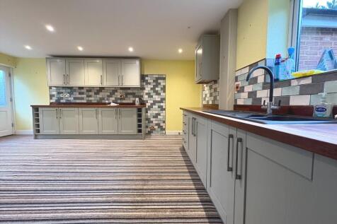 Kitchen Diner (2).jpeg