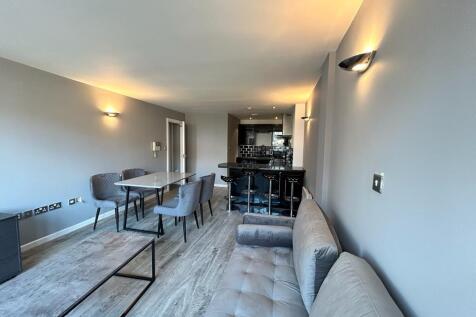 Lounge Dining 4
