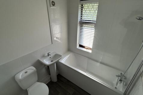 LL Main Bathroom