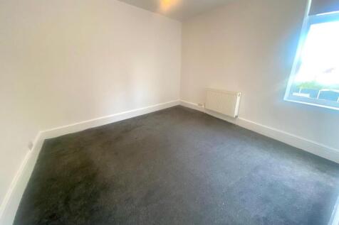 Bedroom 2 (2)