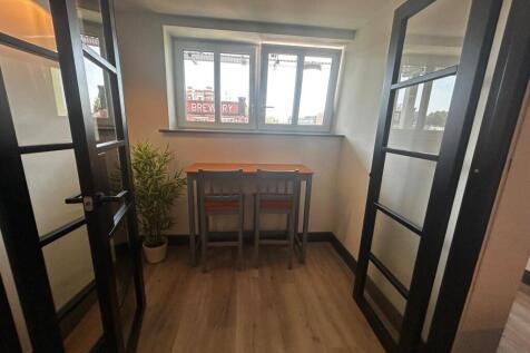 Lounge Dine Kitchen 
