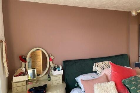 Bedroom 1 (2)