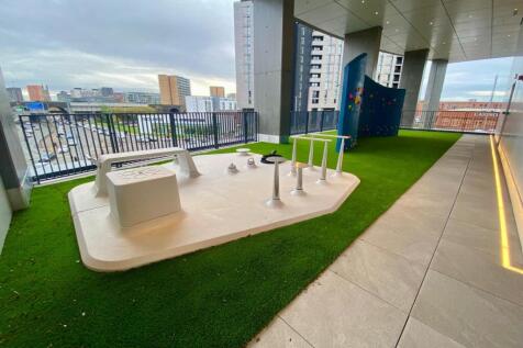 The Green Screen (1)