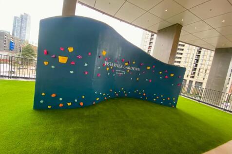 The Green Screen (3)